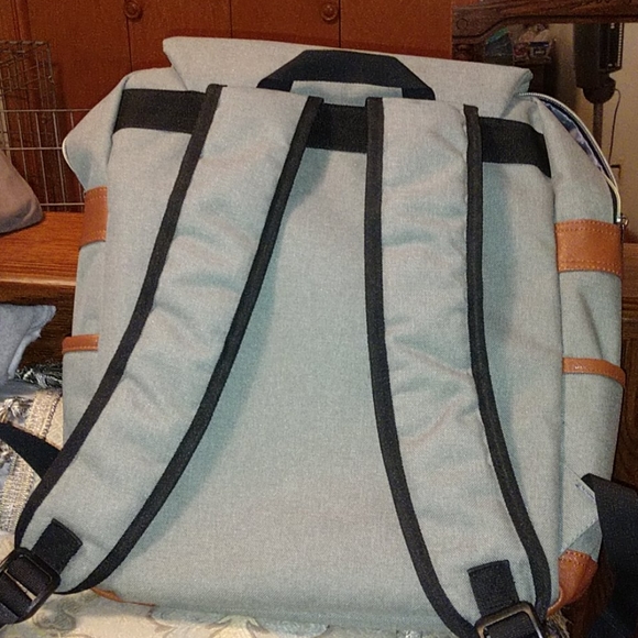 Man Er Wei Backpack with Laptop Pocket - Picture 13 of 14